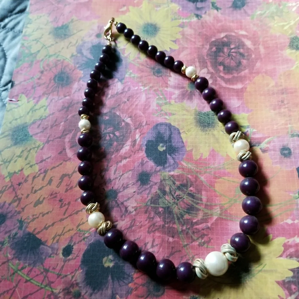 Vintage necklace dark plum purple bead necklace faux pearls - Picture 2 of 5